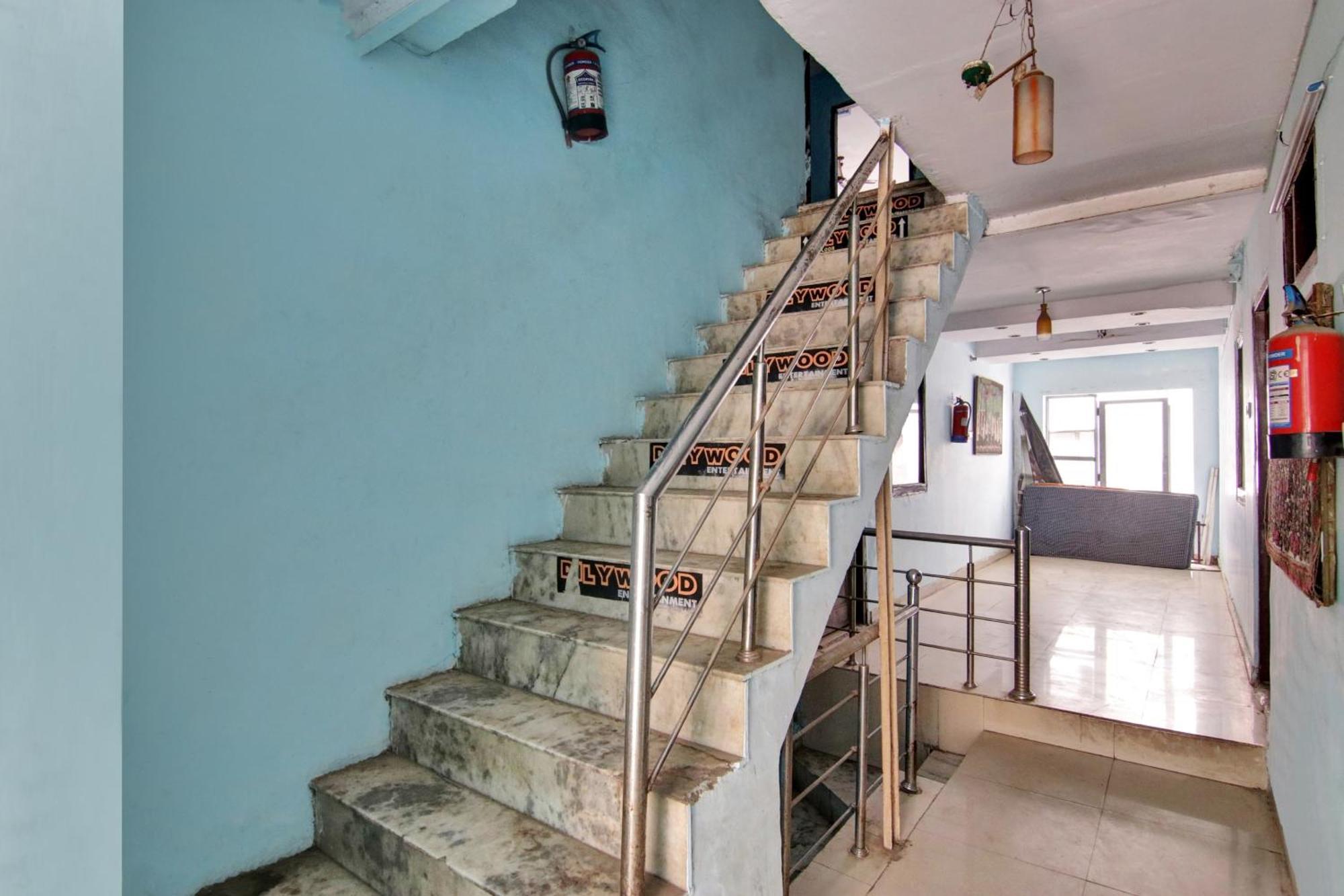 Oyo Flagship 81167 Hotel Swagat Dx Yeni Delhi Dış mekan fotoğraf