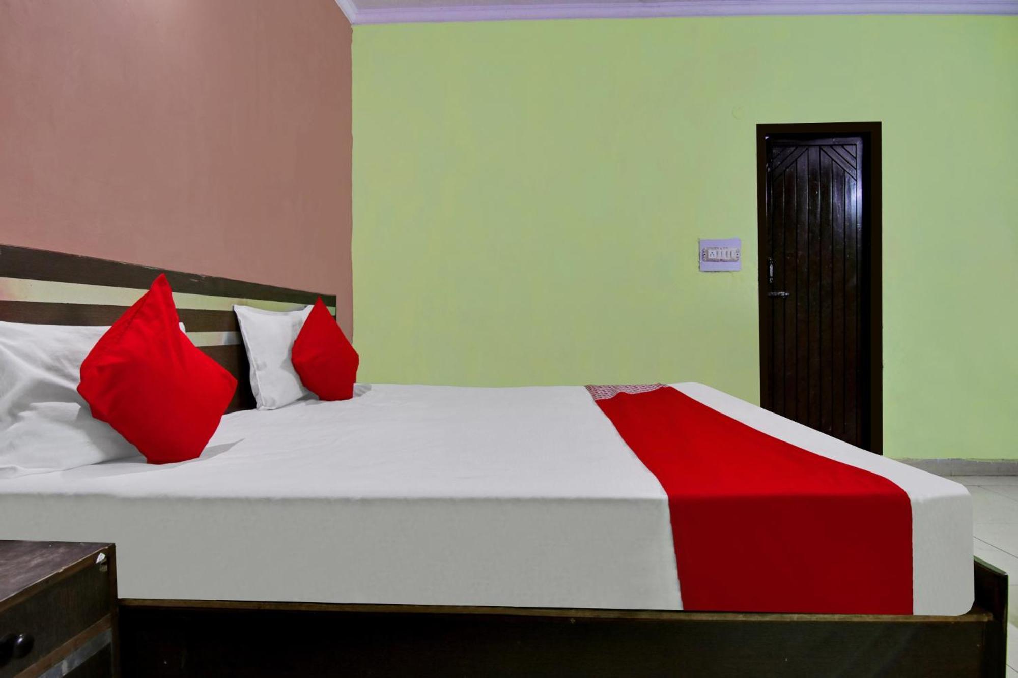 Oyo Flagship 81167 Hotel Swagat Dx Yeni Delhi Dış mekan fotoğraf